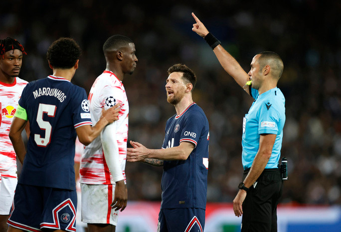 Vắng Neymar trong đội hình xuất phát vì chấn thương không khiến sức mạnh của PSG giảm sút khi chạm trán Leipzig. Bộ đôi Lionel Messi và Kylian Mbappe đã hoàn thành xuất sắc nhiệm vụ ghi bàn vào lưới của đối thủ đến từ nước Đức.