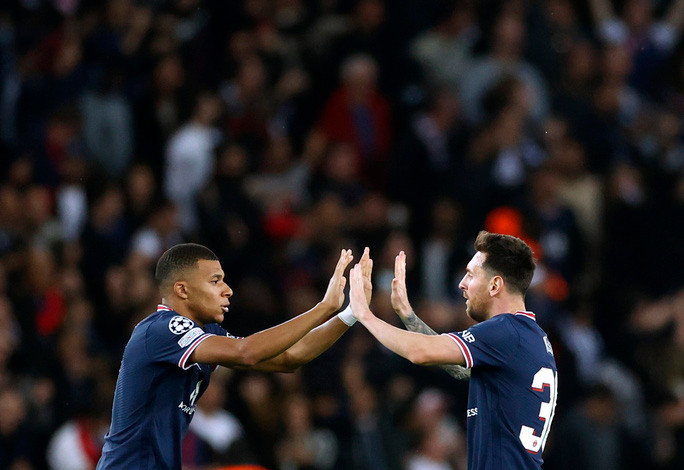 Ngoài ra, sau khi kiến tạo cho Messi ghi bàn, Mbappe cũng có cơ hội lập cú đúp cho riêng mình nhưng không thực hiện thành công quả đá penalty ở phút bù giờ cuối trận.