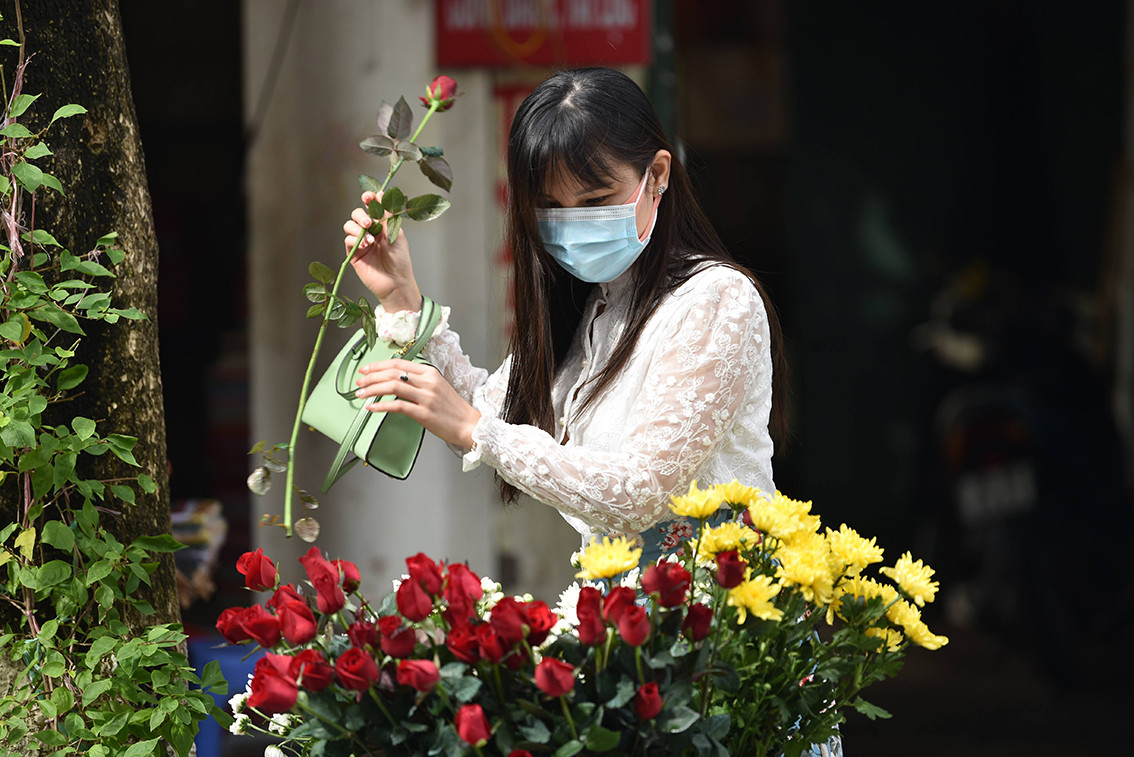 Ngày Rằm tháng này cũng có nhiều loại hoa để các bạn trẻ lựa chọn vào dâng hương.