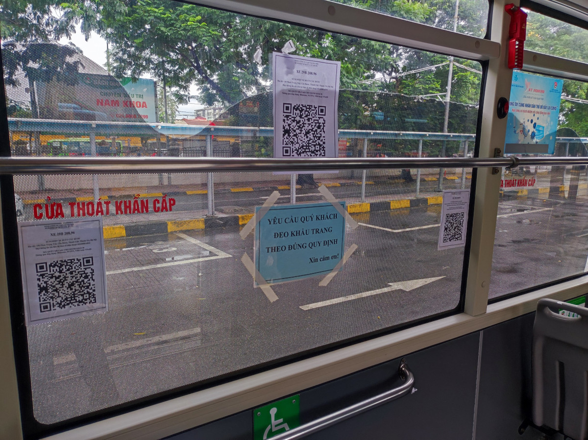 Hành khách lên xe sẽ được yêu cầu quét mã QR và đeo khẩu trang trong suốt hành trình.