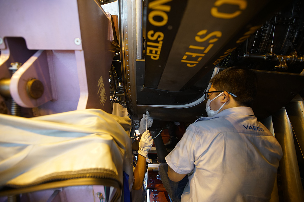 Để bảo dưỡng, động cơ này được tháo nhỏ thành nhiều phần để bảo dưỡng sau đó được lắp trở lại thành một khối.