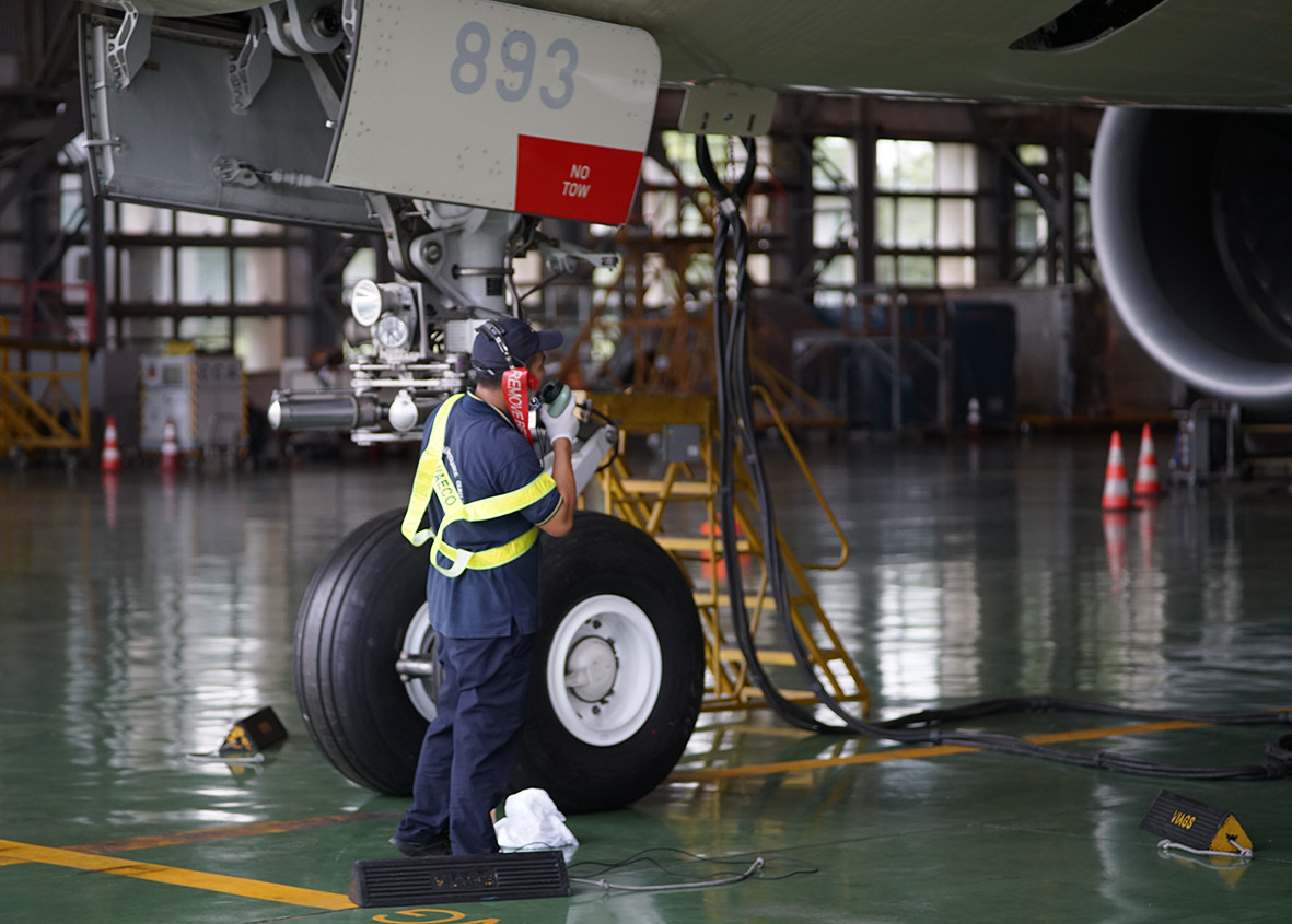 Anh Nguyễn Tiến Độ - Phó phòng Kỹ thuật Trung tâm bảo dưỡng ngoài trường Hà Nội (VAECO) cho biết, hiện nay máy bay đỗ tại Nội Bài chủ yếu là dòng Airbus còn Boeing sẽ đỗ tại Tân Sơn Nhất để thuận tiện quá trình bảo dưỡng.