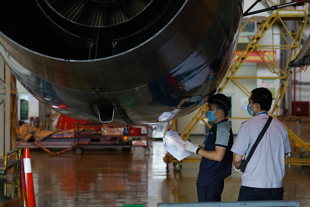 Theo anh Độ, mỗi máy bay dừng khai thác 1 tháng sẽ phải mất 2 ngày để bảo dưỡng. Thời gian giãn cách vừa qua kéo dài 3 tháng nên công đoạn bảo dưỡng máy bay sẽ kéo dài hơn.