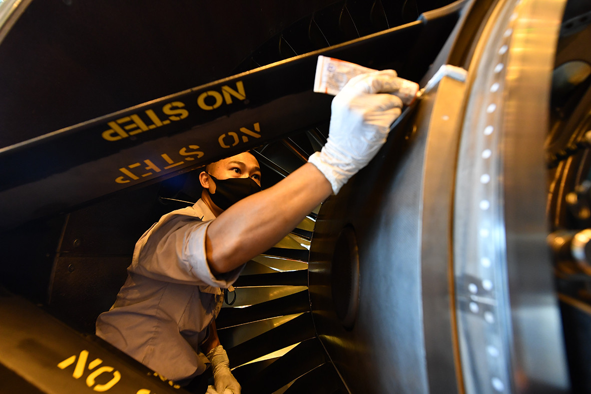 Ngoài A350, nhân viên kỹ thuật của VAECO đang tập trung bảo dưỡng máy bay A321. Đây là loại máy bay được sử dụng nhiều nhất tại Việt Nam. Riêng đội tàu A321 của Vietnam Airlines đã là 70 chiếc.