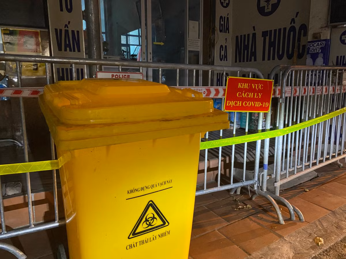 Trường hợp thứ 2 là chị V. (vợ của anh T.) bán thuốc tại cửa hàng thuốc có địa chỉ số 9 ngõ Thông Phong (quận Đống Đa).