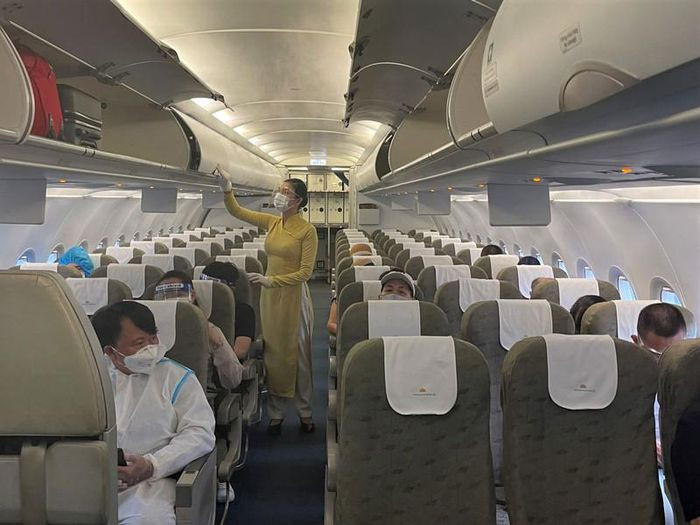 Khach di may bay chi can dap ung cac dieu kien nao?