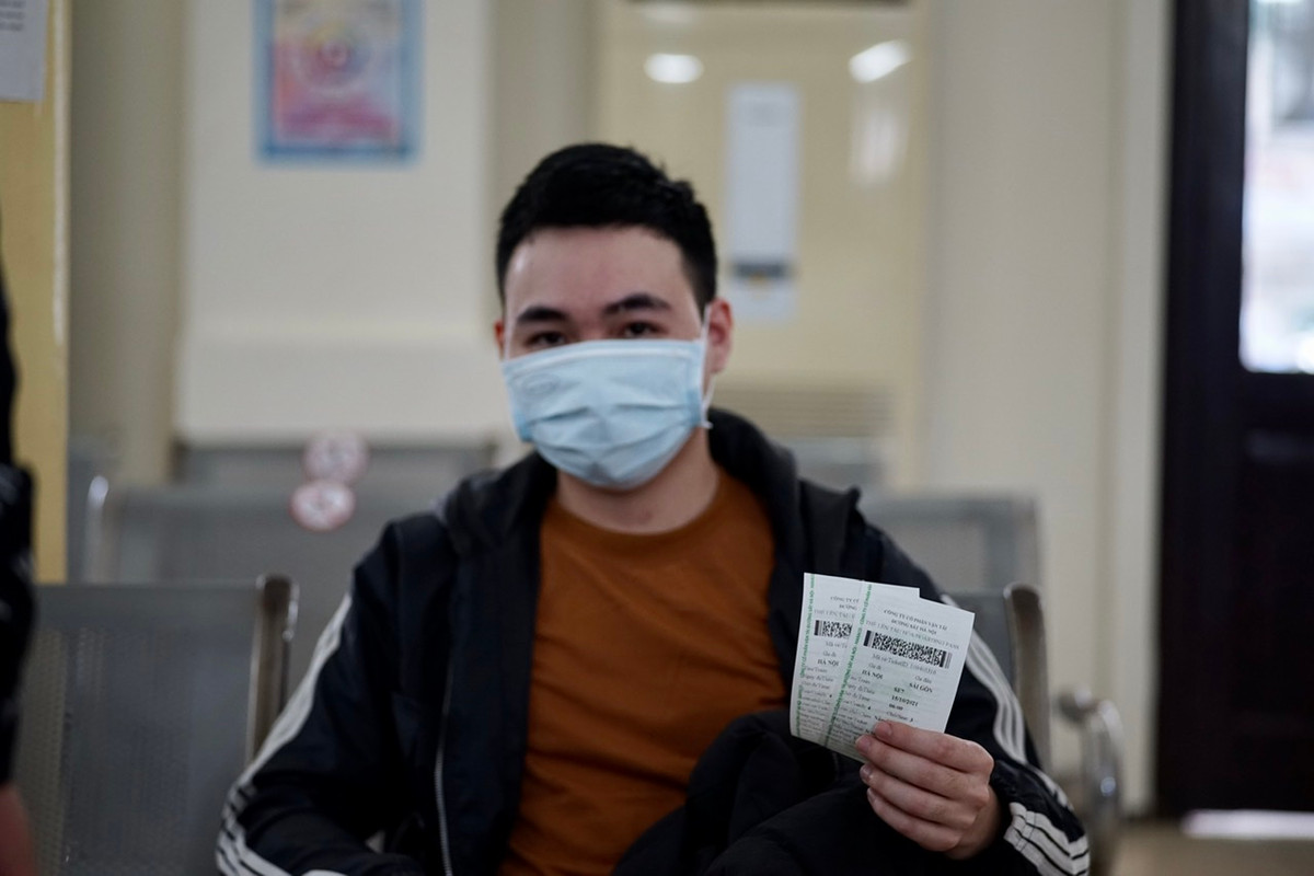 Bạn Đại cho biết thêm, cách đây 5 tháng có ra thi đấu Game nhưng sau đó bị mắc kẹt ở lại. Kết thúc giải đấu 2 bạn không có chỗ ở nên phải thuê phòng trọ ở tạm. Ngày 15/10 tới Đại sẽ khởi hành từ Hà Nội về Nha Trong.