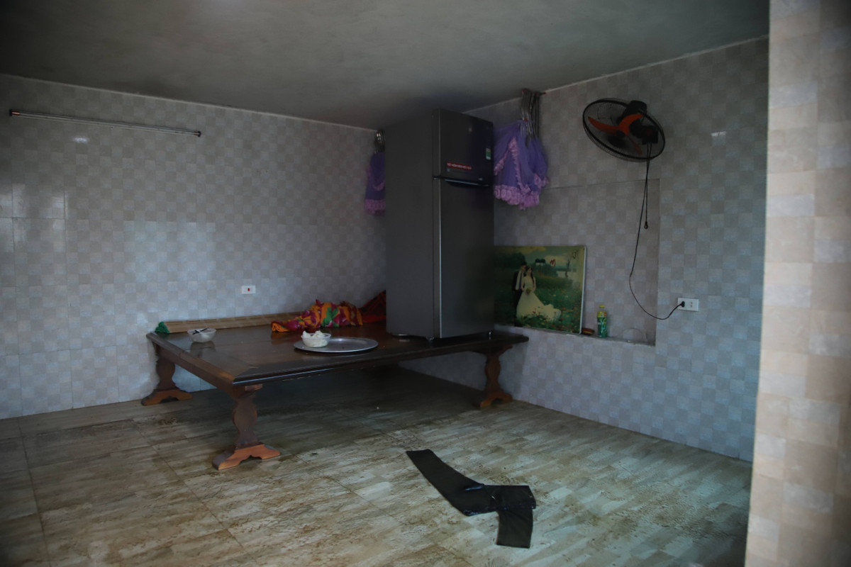 Theo thống kê, hiện có khoảng 100 hộ dân vẫn ngập sâu trong khu vực này.