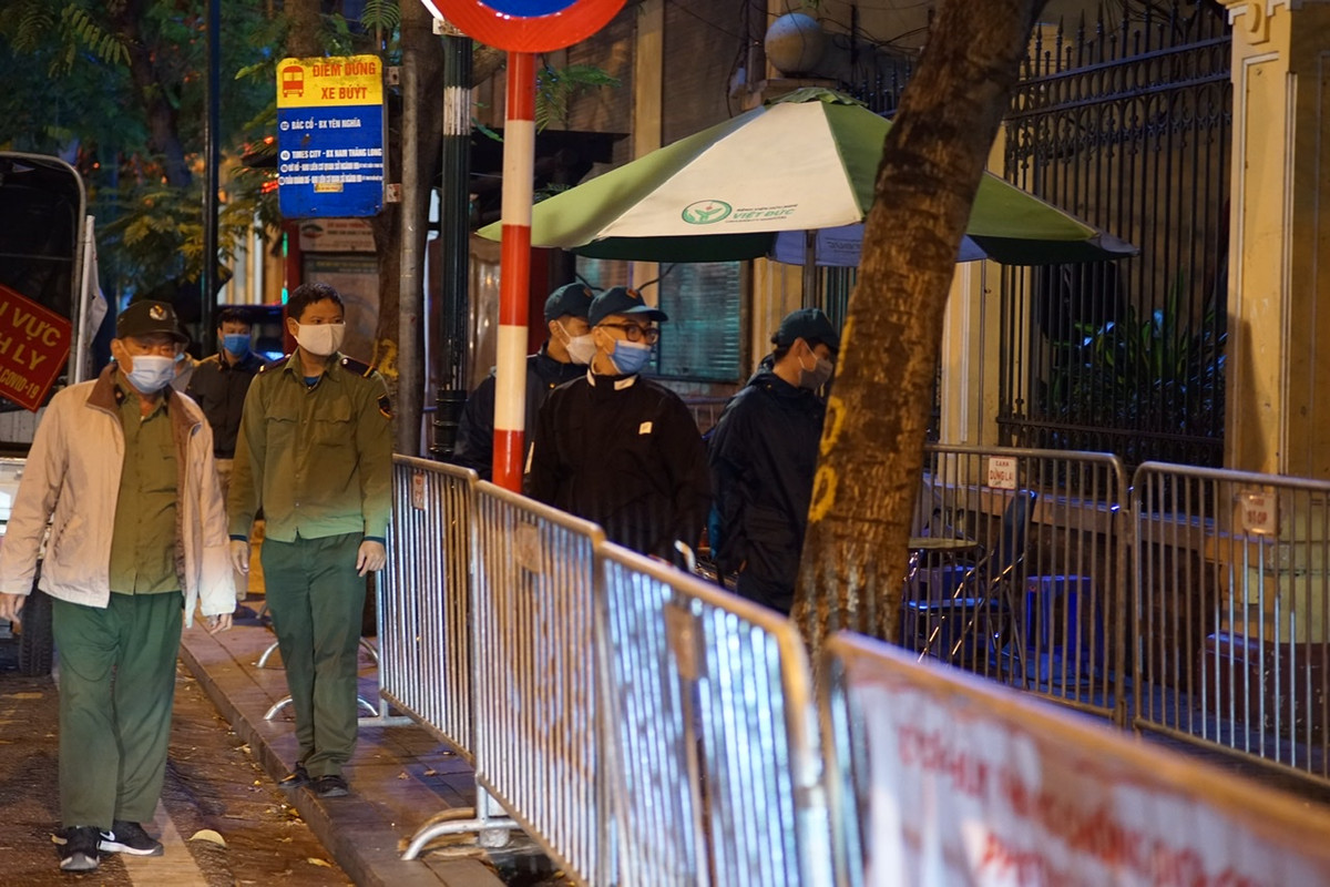 Trước đó, ngày 1/10 Bệnh viện Việt Đức phát hiện chùm ca bệnh dương tính với SARS-CoV-2 do một người đến khám tại Viện.