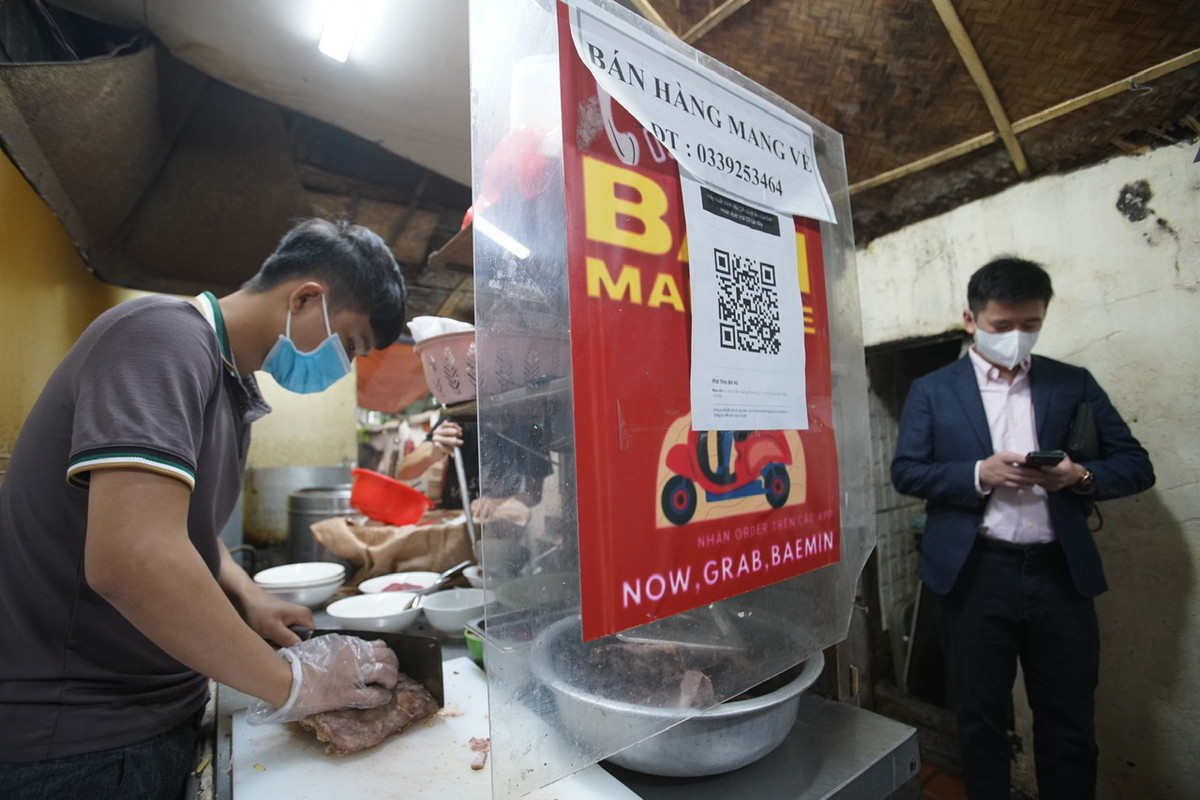 Ha Noi: Quan pho dat khach ngay dau duoc mo ban an tai cho-Hinh-2