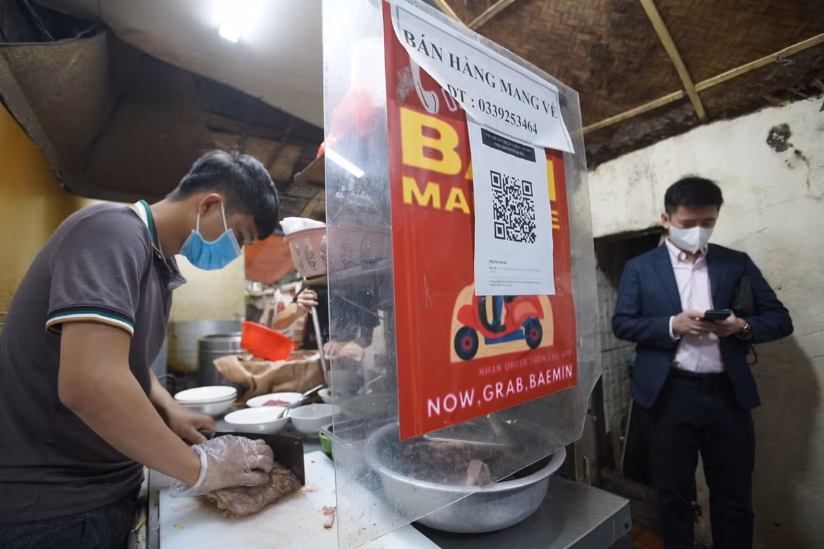 Ha Noi: Quan pho dat khach ngay dau duoc mo ban an tai cho-Hinh-2