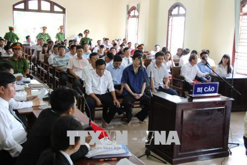 Quang cảnh phiên sơ thẩm.