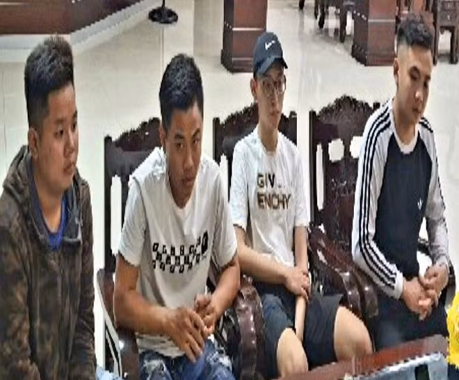  Tạm giữ Triều “điên” liên quan vụ nổ súng chết người ở Karaoke XO: Ngày 19/3, Công an tỉnh Tiền Giang đang tạm giữ Nguyễn Thanh Triều (biệt danh Triều "điên", 31 tuổi, ở TP Mỹ Tho) và 3 đối tượng khác liên quan đến vụ nổ súng “giết người” ở quán karaoke XO.