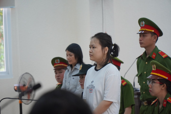 Ngày mai (15/3), TAND cấp cao tại TP.HCM sẽ mở phiên xét xử phúc thẩm vụ án giết người đổ bê tông phi tang thi thể, theo đơn kháng cáo kêu oan của các bị cáo Phạm Thị Thiên Hà (32 tuổi ngụ TP.HCM), Nguyễn Ngọc Tâm Huyên (41 tuổi, ngụ Quảng Ngãi), Trịnh Thị Hồng Hoa (mẹ của Hà, 67 tuổi, ngụ Kiên Giang).