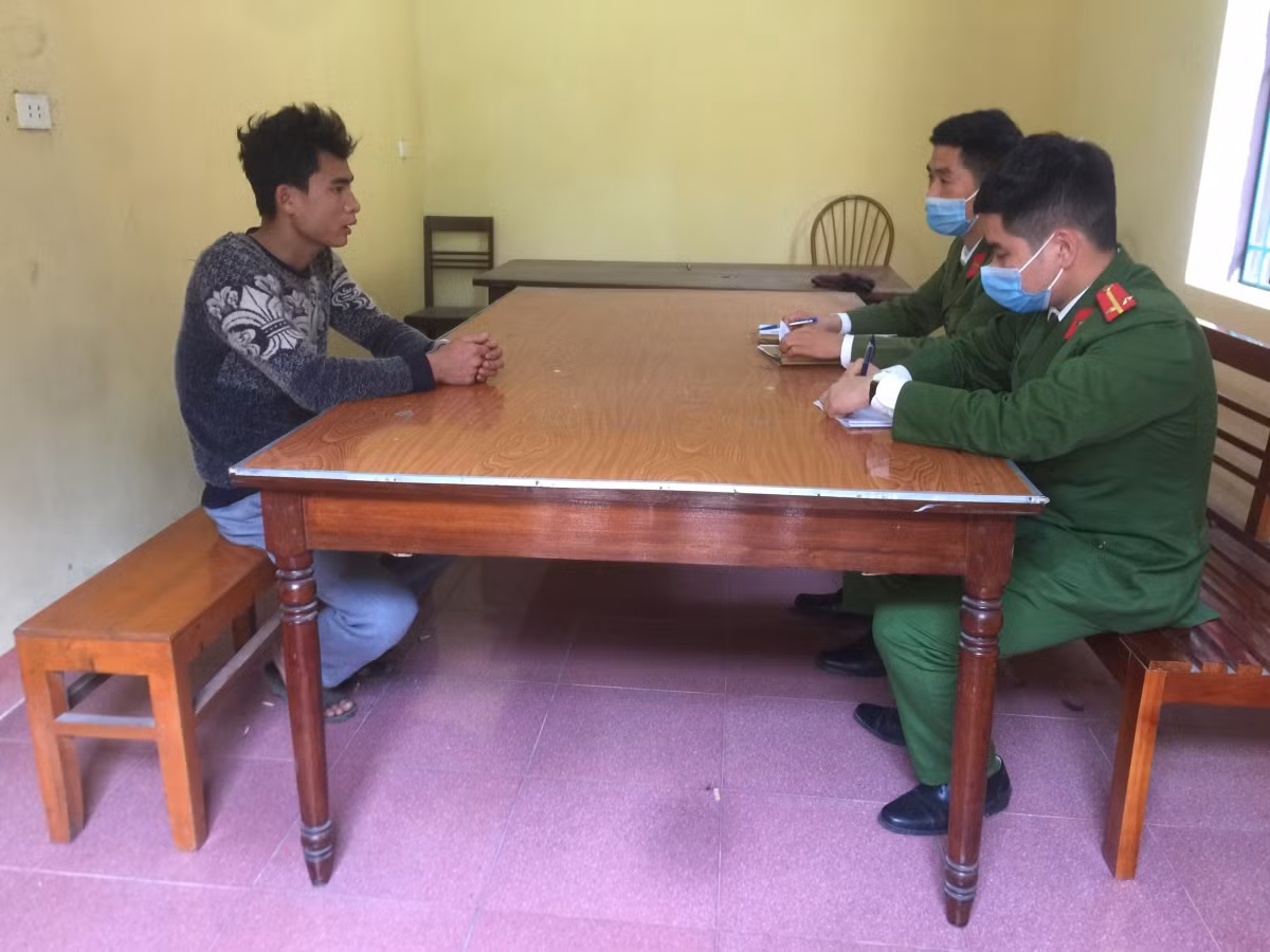  Bắt giữ đối tượng hiếp dâm bé gái 10 tuổi: Đặng Xuân Trụ (SN 1994, trú huyện Bảo Thắng, tỉnh Lào Cai) và chị Đặng Thị L. (SN 1992, trú huyện Yên Bình, tỉnh Yên Bái) sống chung với nhau như vợ chồng. Từ ngày 6 đến 10/3, Trụ đã 4 lần hiếp dâm cháu Hoàng Thị Y.N (SN 2011 - là con riêng của chị L.). Ngày 11/3, Trụ bị công an tạm giữ điều tra về hành vi hiếp dâm.