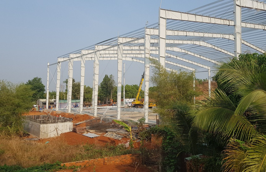  Cần cẩu đứt cáp, 2 công nhân thiệt mạng: Sáng 15/3, anh Lê Văn Lam (35 tuổi, ngụ tỉnh Đắk Lắk) sử dụng xe cần cẩu để thi công công trình nhà xưởng của Công ty Ford Bình Phước (phường Tân Phú, TP Đồng Xoài, tỉnh Bình Dương). Anh Lam nâng móc cẩu lên thì cáp bị đứt khiến móc cẩu rơi xuống khu vực công nhân đang thi công bên dưới. Hậu quả, khiến 2 người tử vong, 1 người bị thương nặng.