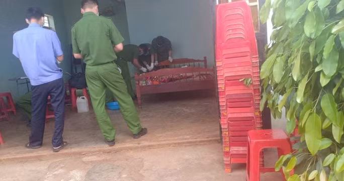  Xích mích với hàng xóm, 1 người bị đánh tử vong: Giữa ông Nguyễn Văn Tân (ngụ xã Ea Kuăng, huyện Krông Pắk, tỉnh Đắk Lắk) và ông B. (hàng xóm ông Tân) có xích mích với nhau từ trước. Tối 11/3, giữa ông Tân và ông B. lại xảy ra mâu thuẫn, xô xát nhau. Ông Tân đã đâm tử vong ông B. Ngày 12/3, Công an huyện Krông Pắk cho biết đang tạm giữ ông Tân để điều tra về hành vi giết người. 