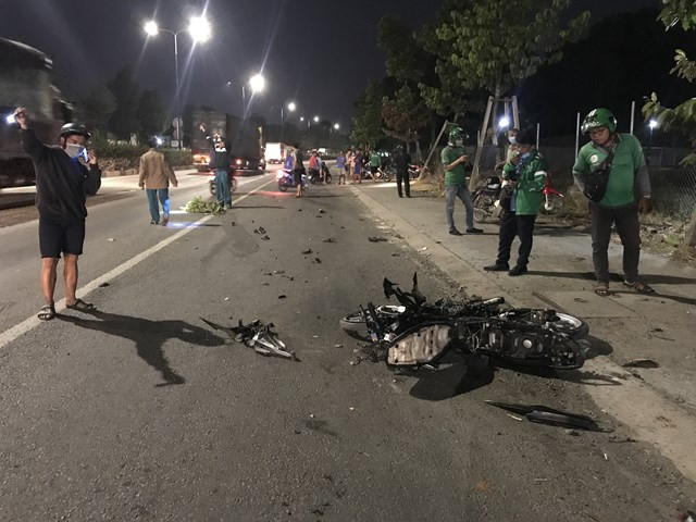  Nhóm thanh niên nẹt bô, bốc đầu xe khiến 1 người tử vong: Khuya 12/3, một nhóm thanh niên tụ tập dàn trận đua xe, nẹt bô, bốc đầu xe trên đường Mỹ Phước Tân Vạn (TP Dĩ An, tỉnh Bình Dương). Sau đó người dân nghe tiếng động mạnh, chạy ra thì thấy một người chết, nhóm thanh niên bỏ đi. Danh tính nạn nhân được xác định là Phạm Việt Trường (21 tuổi, quê Hậu Giang), làm công nhân cho một công ty may trên địa bàn. 