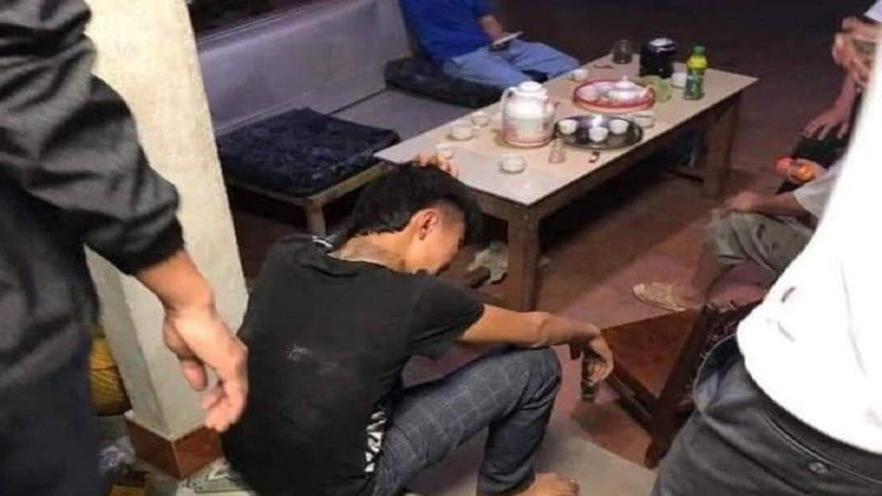  Đi đòi nợ tiền hát karaoke, 1 người bị đâm tử vong, 2 người bị thương: Tại một quán trà chanh ở thị xã Phổ Yên Bị, tỉnh Thái Nguyên một nhóm thanh niên vây đánh Đặng Đức Đạt (SN 2005, trú tại xóm Bến, xã Đắc Sơn, thị xã Phổ Yên) vì khoản nợ tiền hát karaoke chưa trả, Đạt đã rút dao tấn công nhóm người đến đòi tiền khiến 1 người tử vong, 2 người bị thương. Ngày 14/3, Công an tỉnh Thái Nguyên cho biết đang điều tra làm rõ. 