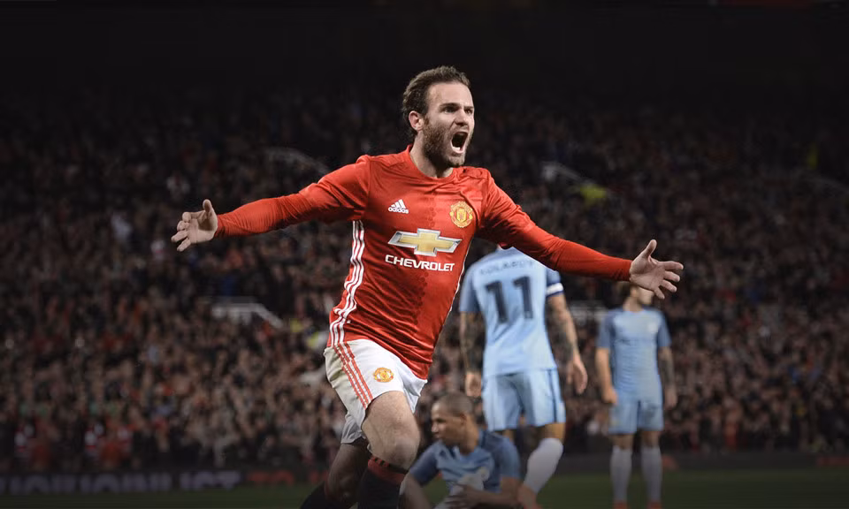  10. Juan Mata/Man Utd (29 tuổi): Từng là quân bài quan trọng của Jose Mourinho mùa trước nhưng Mata lúc này đã không còn được ra sân thường xuyên. Dù vậy, cựu tiền vệ Chelsea vẫn luôn giữ thái độ chuyên nghiệp và sẵn sàng cháy hết mình mỗi khi được huấn luyện viên tin tưởng. Tròn 30 tuổi vào ngày 28/4/2018.