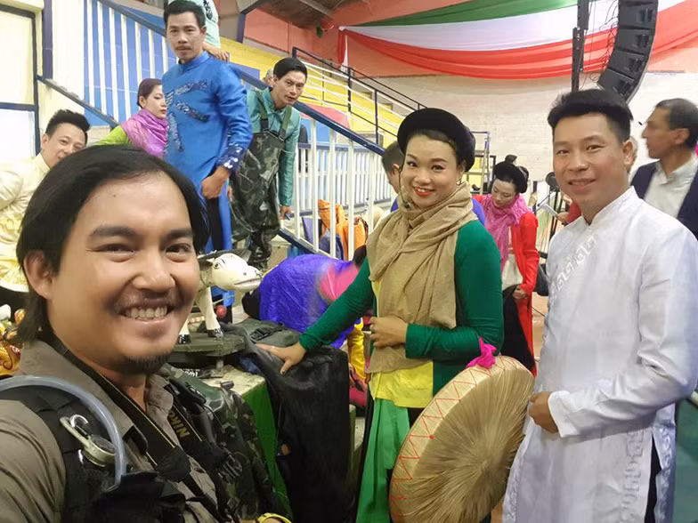 Khi đặt chân đến Iran, Khoa còn được đi xem múa rối nước Việt Nam. Chương trình do đại sứ quán Việt Nam tại Iran tổ chức để mừng Tuần lễ văn hóa Việt Nam tại Iran.