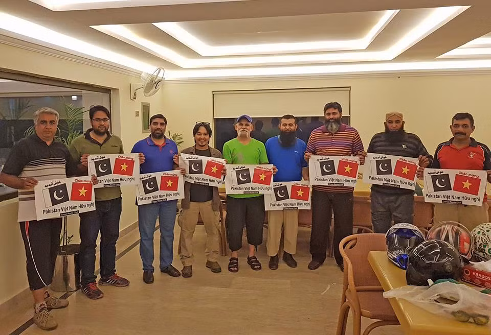 Đăng Khoa cũng cho biết, chuyến đi đánh dấu một nửa hành trình khám phá bằng xe máy của mình đã để lại cho anh quá nhiều kỉ niệm vui buồn và trải nghiệm chưa từng có trong đời, đáng nhớ không kể xiết.