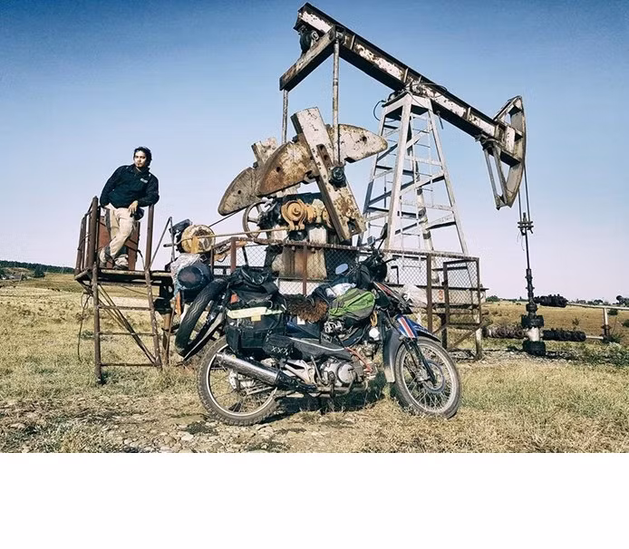 "Các quốc gia thật đa dạng, từ giàu đến nghèo, chính trị, văn hóa, tôn giáo khác nhau, băng qua những miền sa mạc nóng cháy da ở Pakistan và Iran đến vùng núi tuyết của Thụy Sỹ, ghé những ngôi làng hẻo lánh ở Azerbaijan đến những đại đô thị ở Ý, ăn những món chưa bao giờ ăn, chơi những môn chưa bao giờ nghĩ đến, ngắm nhìn những tòa lâu đài, di sản thế giới, công trình kiến trúc và cảnh quan nổi tiếng hay thấy trên tivi và cả những nơi đẹp đẽ chưa bao giờ nghe nói đến, gặp và trò chuyện với bao nhiêu con thú vị, những người dân bản địa, các traveler và rider khác, thợ sửa xe, cô gái bán bánh mì, quân đội, cảnh sát, Đại sứ quán, cộng đồng người Việt Nam và du học sinh các nước, ông đại gia, bà ăn xin, những đứa trẻ thôn quê...", Đăng Khoa chia sẻ về những trải nghiệm không thể quên.