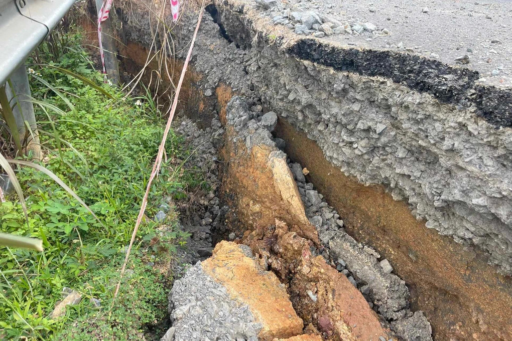 Đắk Lắk: Yêu cầu làm rõ nguyên nhân sạt lở trên tỉnh lộ 7 - Hình 2 Dak Lak: Yeu cau lam ro nguyen nhan sat lo tren tinh lo 7-Hinh-2