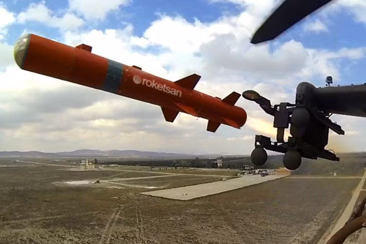 Để diệt tăng thiết giáp chúng lại được lắp đầu đạn xuyên giáp dễ dàng vô hiệu hóa xe tăng đối phương.