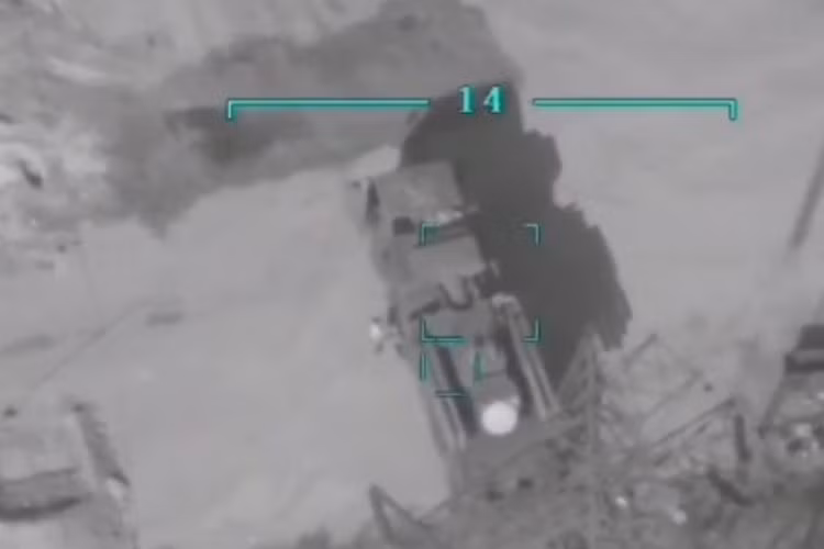 Hình ảnh tổ hợp phòng không Pantsir-S1 bị UCAV dùng tên lửa L-UMTAS khóa bắn.