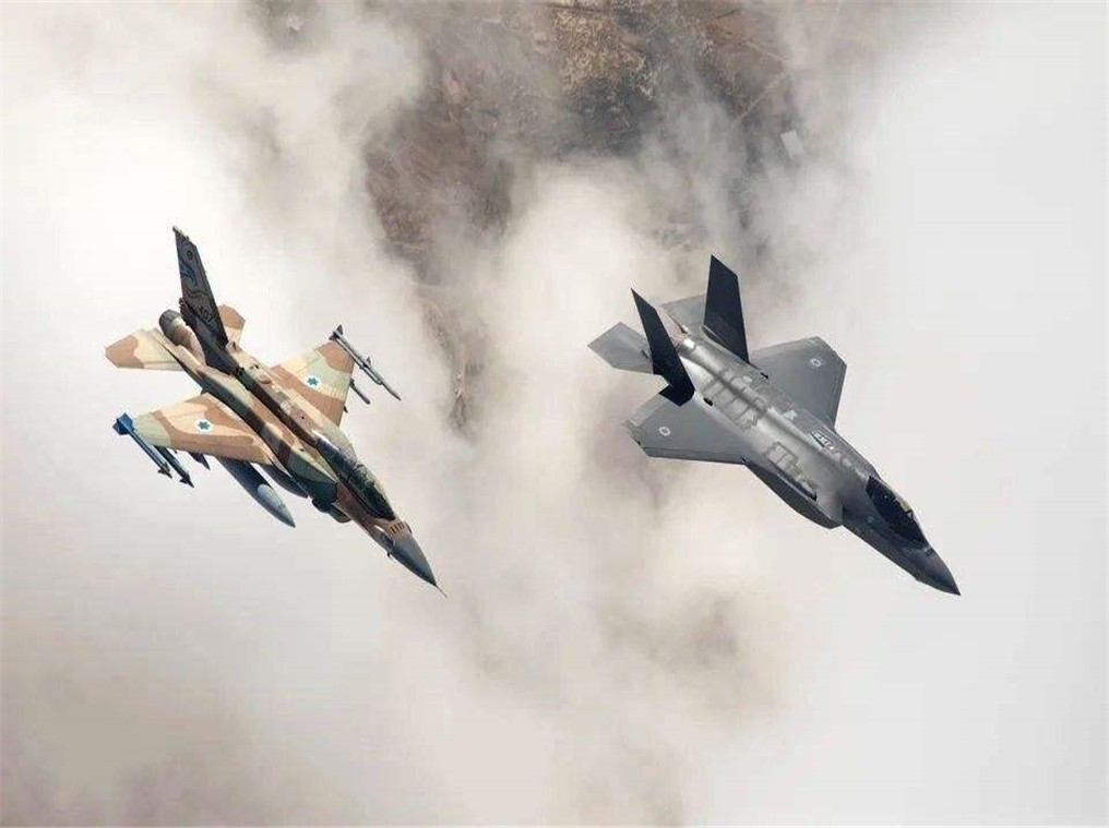 Việc Israel lợi dụng cuộc chiến “nồi da xáo thịt” kéo dài hàng chục năm qua tại Syria, để mở các cuộc không kích, chỉ làm cho cuộc xung đột trở nên tồi tệ hơn. Đồng thời, cách tiếp cận của người Israel chỉ có thể làm trầm trọng thêm, sự thù hận của các quốc gia khác chống lại họ.