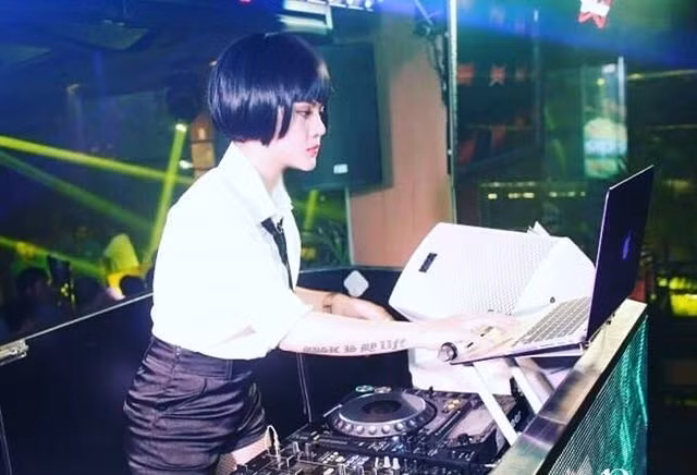 Nu DJ duoc dai gia chi 200 trieu moi di choi 1 ngay