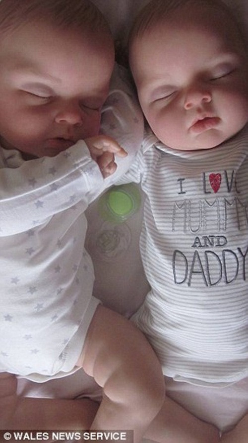 Cận cảnh những con búp bê giống hệt như trẻ sơ sinh thực sự.