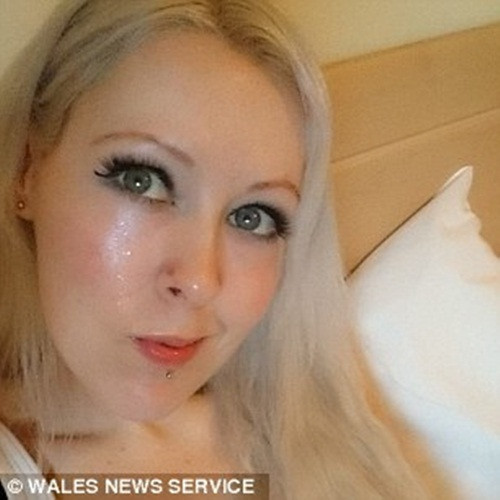 Chân dung của nghệ sĩ Denise Hall.