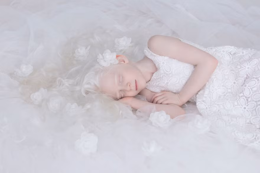 Cô bé Sahar sở hữu một vẻ đẹp tự nhiên thuần khiết. (Nguồn Bored Panda)