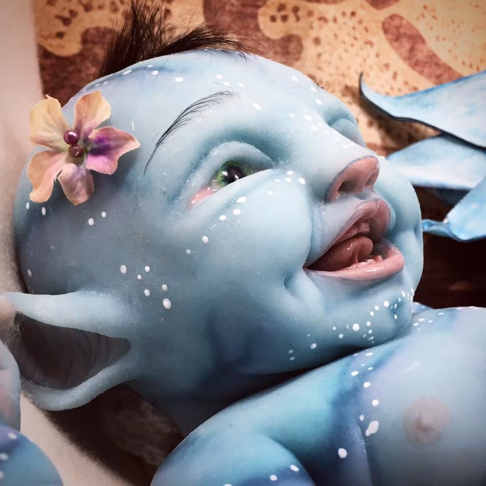 Cận cảnh nét đáng yêu khó cưỡng của em bé sơ sinh người Navi. (Nguồn Bored Panda)