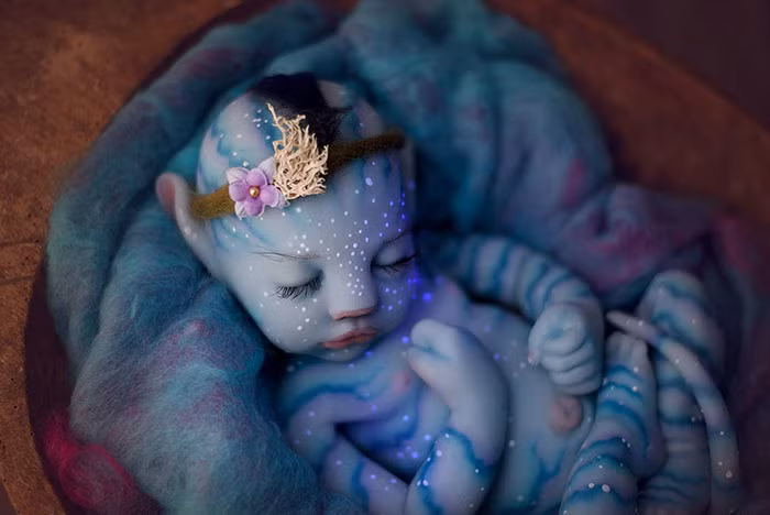 Những hình ảnh đầu tiên về em bé ngoài hành tinh được một tài khoản Instagram có tên là Artshub đăng tải thông qua một đoạn video ngắn. Ngay sau khi đăng tải, đoạn video đã thu hút hơn 2,5 triệu người xem. (Nguồn Bored Panda)