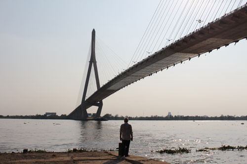 Nghi án nam thanh niên đâm chết bạn gái rồi nhảy cầu tự tử Nghi an nam thanh nien dam chet ban gai roi nhay cau tu tu