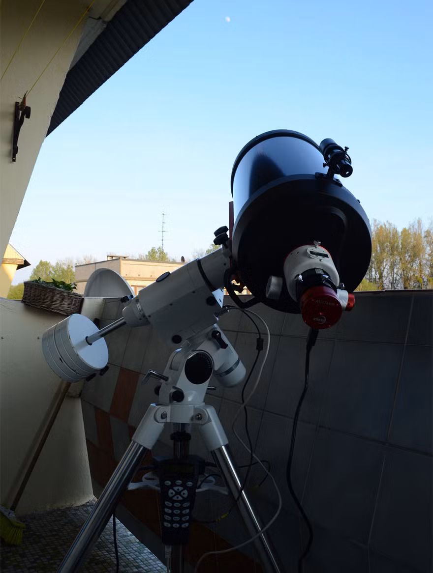 Đây là thiết bị của nhiếp ảnh gia Wojczyński, giúp nhiếp ảnh gia ghi lại được những hình ảnh chân thực nhất về vệ tinh tự nhiên duy nhất của Trái đất. (Nguồn Boredpanda)