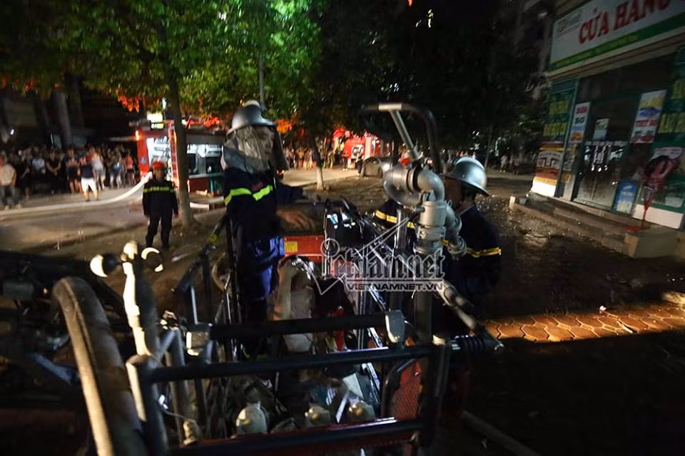 Những người bị mắc kẹt là 3 bà cháu. Nguồn ảnh: Vietnamnet