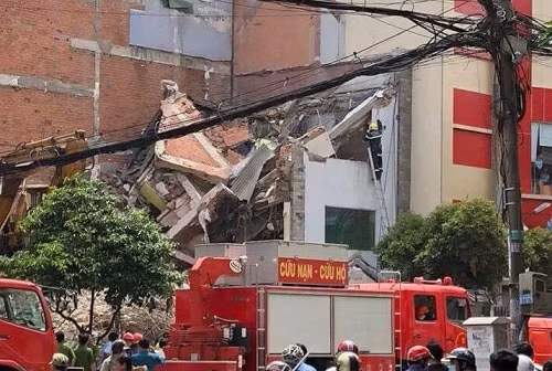 Hiện trường vụ sập nhà.