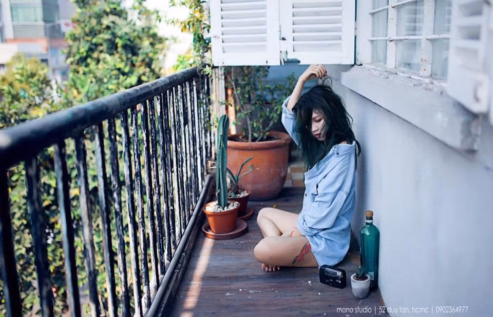 Nhưng dù có bị phản đối đến đâu, bị người khác bình phẩm như thế nào, cô nàng 9X mê xăm vẫn kiên trì, một lòng với đam mê của mình. Muốn bản thân trở thành một người chuyên nghiệp, Hải My đã cất công tìm nơi học xăm nghệ thuật, từng đi làm thêm đủ các nghề như phục vụ, bán hàng để kiếm được tiền đầu tư vào giấy bút, dụng cụ vẽ và học phí xăm nghệ thuật.