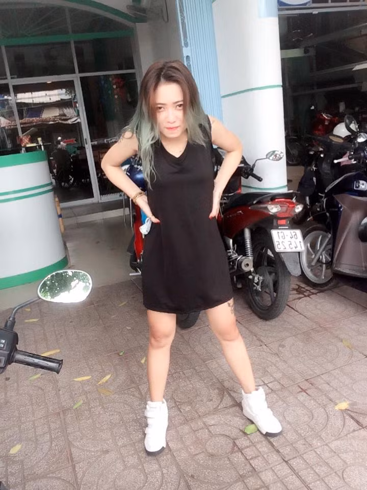 Đối với những người lạ thì như vậy, còn với những người trong giới xăm, những người có chung sở thích, Hải My luôn được đánh giá là một cô gái xăm rất cá tính. Không chỉ sở hữu nhiều hình xăm ấn tượng trên cơ thể mà Hải My còn có khả năng tự tạo ra những hình xăm độc, lạ, đầy tính nghệ thuật và đẹp mắt. Yêu xăm và yêu cả nghề xăm trổ, Hải My dần có được những vị khách quen những người tôn trọng và đánh giá cao khả năng của cô.