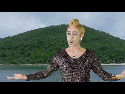 Cộng đồng mạng Việt luôn là nơi "khai quật" ra rất nhiều nhân vật độc lạ, chẳng giống ai và "nâng tầm" họ trở thành những "thánh sống", "thảm họa" đích thực. Mới đây, Thánh Áo mới Cà Mau là một cái tên cực hot trên cộng đồng mạng Việt, được nhiều người chú ý, tìm kiếm thông tin, clip để theo dõi nhiều không kém Sơn Tùng MTP và MV "Chúng ta không thuộc về nhau". Vẻ ngoài lập dị và cách biểu diễn âm nhạc khác người là "thương hiệu" riêng giúp nhân vật được phong là thánh này trở thành một hiện tượng.