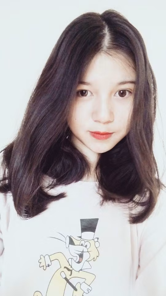 Khá nhiều người nhận xét, với ngoại hình nổi bật và vóc dáng cân đối, Phương Oanh chắc chắn sẽ có nhiều tiềm năng với nghiệp diễn viên hay người mẫu, nhưng cô gái ấy lại chọn một ngã rẽ khác cho cuộc đời mình. Định hướng của 10X Mộc Châu trong tương lai sẽ là theo nghề du lịch, vì cô muốn đi nhiều nơi để có thể khám phá, trải nghiệm cuộc sống ở mọi miền tổ quốc.