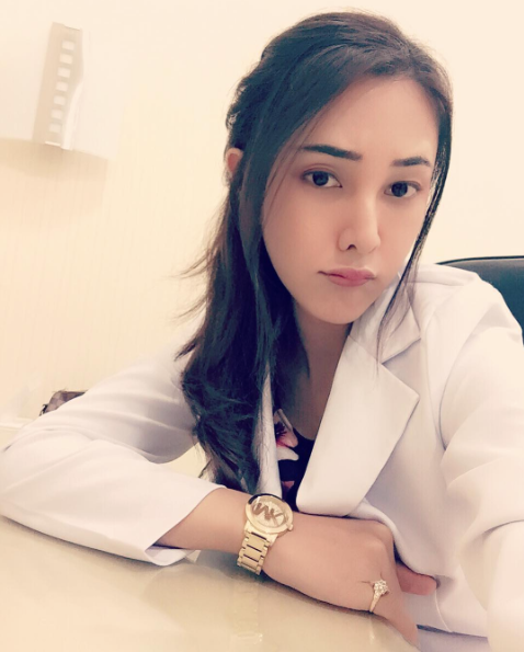 Không chỉ nổi tiếng khắp Bệnh viện Bangkok về nhan sắc xinh đẹp, nữ bác sĩ Supaichan 31 tuổi còn được đồng nghiệp và bệnh nhân yêu quý vì sự tận tâm trong công việc, hết lòng vì người bệnh.