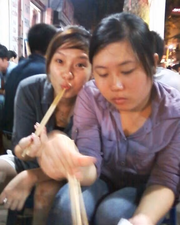 Kim Yến tâm sự, thời kỳ đầu vào học tại trường ĐH Ngoại ngữ, cô thường xuyên bị bạn bè trêu chọc về ngoại hình quá mũm mĩm, kéo theo đó là tâm lý ngại giao tiếp, tạo vỏ bọc. Tuy nhiên chính từ lúc ngoại hình của cô nàng kém hấp dẫn nhất cô lại tìm được người đàn ông đích thực của đời mình, sau này là chồng cô.