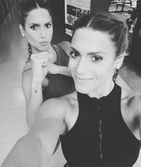 Theo một số thông tin được báo chí quốc tế cung cấp, năm 2011, Bia và Branca Feres quyết định đi phẫu thuật thẩm mỹ nâng ngực để trùng tu nhan sắc, chính điều này khiến họ mất suất dự Olympic 2012. Hai năm sau, bộ đôi này đã trở lại mạnh mẽ và giành lại vị trí trong đội tuyển, nhờ đó được góp mặt ở kỳ Olympic trên quê hương.