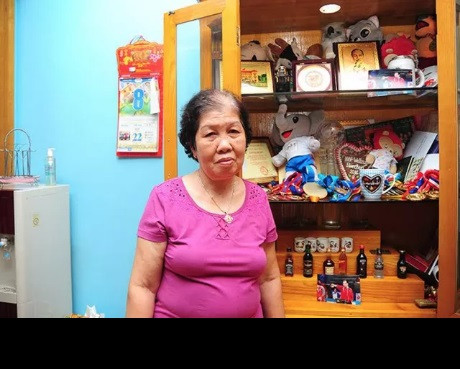 Hoàng Xuân Vinh là xạ thủ xuất thân từ một gia đình rất khó khăn. Anh "hai lần mồ côi" khi mẹ đẻ mất từ năm anh lên 4, người mẹ thứ hai sau đó cũng mất vì bệnh tật... Nhưng hiện tại, cuộc sống của anh vẫn có bàn tay chăm sóc của một người mẹ khác - đó là mẹ đẻ của chị Phan Hương Giang. Anh Vinh đi công tác triền miên, mẹ vợ anh là người thường xuyên tới nhà giúp đỡ công việc, chăm nom các cháu. Cụ bà cho biết cũng hiểu công việc của con rể và rất tự hào, sung sướng khi biết con rể giành được chiến thắng vẻ vang cho nước nhà.