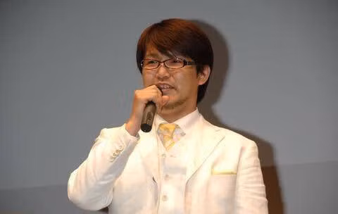 Tuy nhiên, mới đây người hâm mộ Nekomu Otogi đang vô cùng hoang mang khi nghe tin thần tượng của mình bất ngờ lên xe hoa cùng một người đàn ông tên là Kosuke Fujishima, sinh năm 1964, đang làm họa sĩ và anh ta đã có một đời vợ.